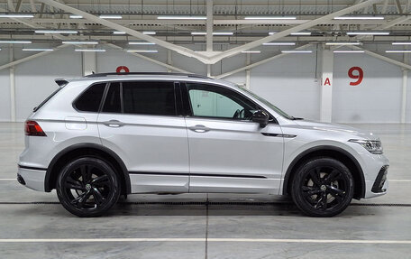 Volkswagen Tiguan II, 2021 год, 4 050 000 рублей, 4 фотография