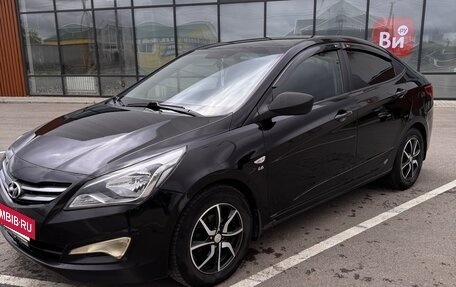 Hyundai Solaris II рестайлинг, 2015 год, 900 000 рублей, 2 фотография