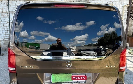 Mercedes-Benz V-Класс, 2018 год, 5 500 000 рублей, 4 фотография