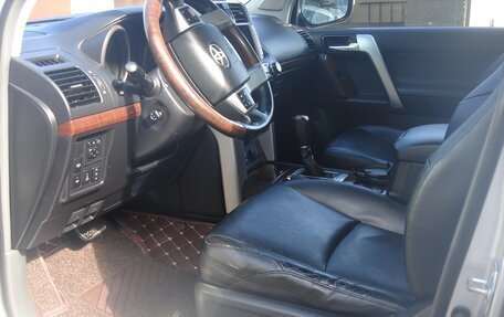 Toyota Land Cruiser Prado 150 рестайлинг 2, 2010 год, 4 000 000 рублей, 7 фотография