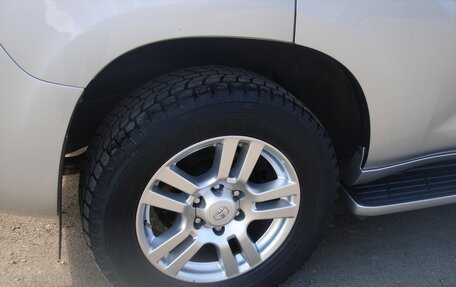 Toyota Land Cruiser Prado 150 рестайлинг 2, 2010 год, 4 000 000 рублей, 11 фотография