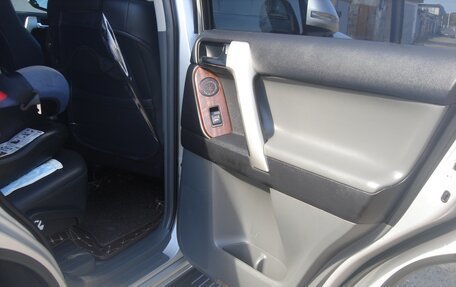 Toyota Land Cruiser Prado 150 рестайлинг 2, 2010 год, 4 000 000 рублей, 12 фотография