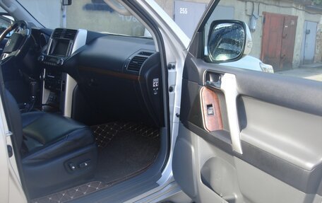 Toyota Land Cruiser Prado 150 рестайлинг 2, 2010 год, 4 000 000 рублей, 13 фотография