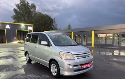 Toyota Noah III, 2005 год, 750 000 рублей, 1 фотография