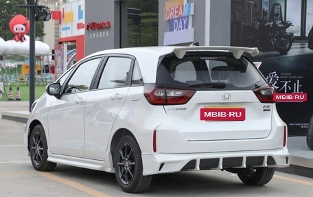 Honda Fit, 2025 год, 1 450 000 рублей, 4 фотография