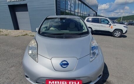 Nissan Leaf I, 2011 год, 370 000 рублей, 2 фотография