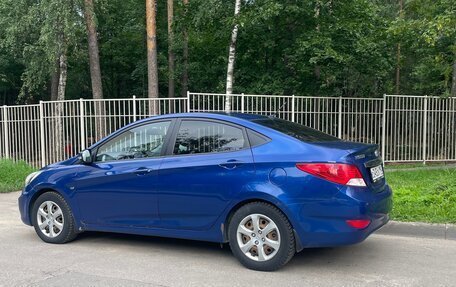 Hyundai Solaris II рестайлинг, 2011 год, 700 000 рублей, 6 фотография