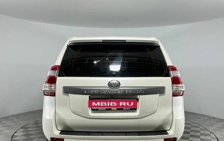 Toyota Land Cruiser Prado 150 рестайлинг 2, 2014 год, 2 579 000 рублей, 6 фотография