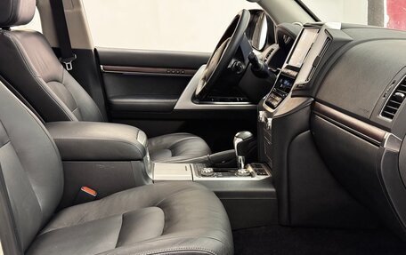 Toyota Land Cruiser 200, 2018 год, 5 998 880 рублей, 10 фотография