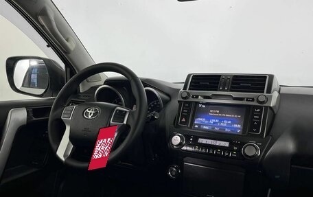 Toyota Land Cruiser Prado 150 рестайлинг 2, 2014 год, 2 579 000 рублей, 12 фотография