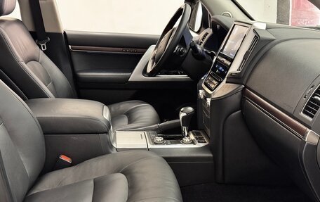 Toyota Land Cruiser 200, 2018 год, 5 998 880 рублей, 28 фотография