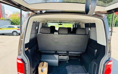 Volkswagen Caravelle T6 рестайлинг, 2018 год, 3 700 000 рублей, 8 фотография