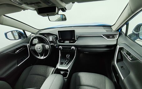 Toyota RAV4, 2020 год, 2 555 000 рублей, 11 фотография