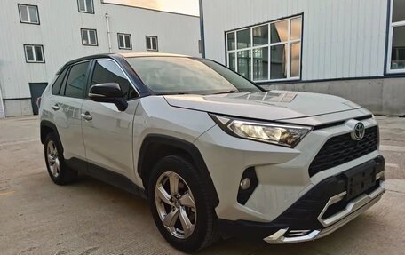 Toyota RAV4, 2022 год, 2 600 000 рублей, 3 фотография
