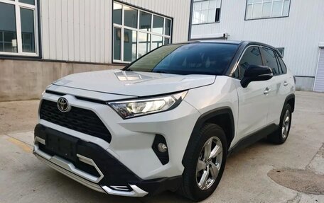 Toyota RAV4, 2022 год, 2 600 000 рублей, 2 фотография