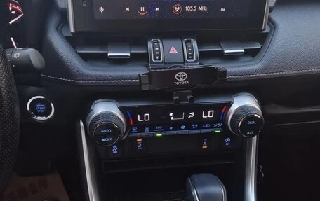 Toyota RAV4, 2022 год, 2 600 000 рублей, 15 фотография