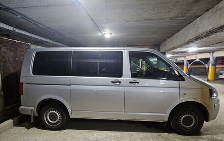 Volkswagen Caravelle T5, 2014 год, 2 100 000 рублей, 2 фотография