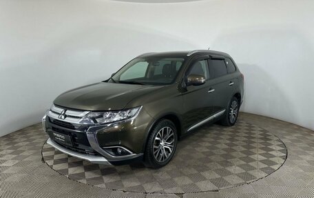 Mitsubishi Outlander III рестайлинг 3, 2015 год, 1 350 000 рублей, 1 фотография