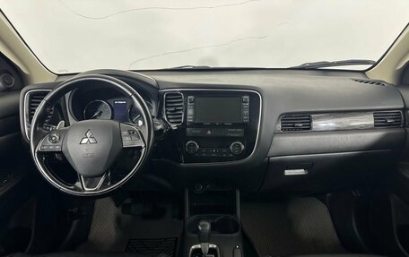 Mitsubishi Outlander III рестайлинг 3, 2015 год, 1 350 000 рублей, 7 фотография
