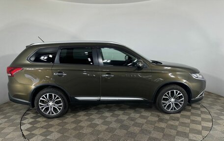 Mitsubishi Outlander III рестайлинг 3, 2015 год, 1 350 000 рублей, 4 фотография