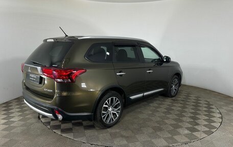 Mitsubishi Outlander III рестайлинг 3, 2015 год, 1 350 000 рублей, 6 фотография