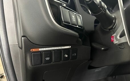 Mitsubishi Outlander III рестайлинг 3, 2015 год, 1 350 000 рублей, 9 фотография