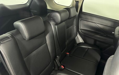Mitsubishi Outlander III рестайлинг 3, 2015 год, 1 350 000 рублей, 15 фотография