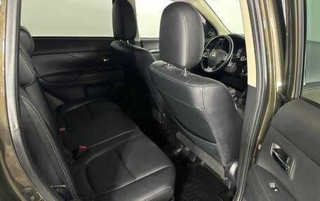 Mitsubishi Outlander III рестайлинг 3, 2015 год, 1 350 000 рублей, 16 фотография