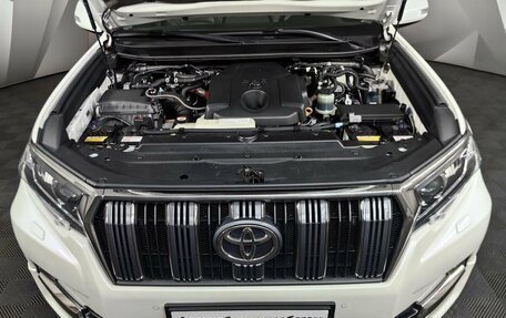 Toyota Land Cruiser Prado 150 рестайлинг 2, 2019 год, 4 699 900 рублей, 11 фотография