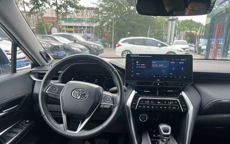 Toyota Venza, 2023 год, 2 995 000 рублей, 10 фотография