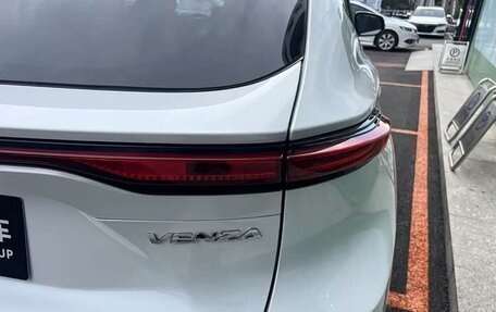 Toyota Venza, 2023 год, 2 995 000 рублей, 5 фотография
