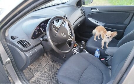 Hyundai Solaris II рестайлинг, 2011 год, 800 000 рублей, 2 фотография