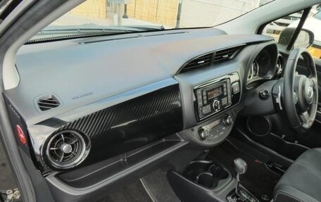 Toyota Vitz, 2020 год, 1 050 000 рублей, 19 фотография