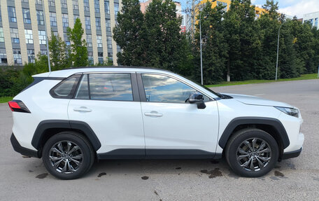 Toyota RAV4, 2024 год, 3 400 000 рублей, 3 фотография