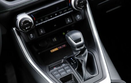 Toyota RAV4, 2024 год, 3 400 000 рублей, 15 фотография