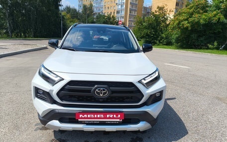 Toyota RAV4, 2024 год, 3 400 000 рублей, 2 фотография