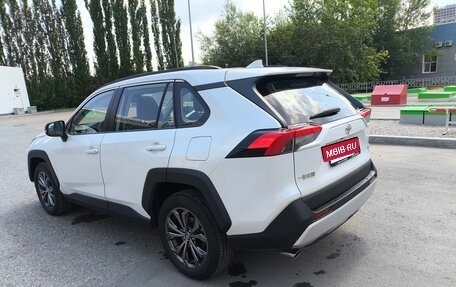 Toyota RAV4, 2024 год, 3 400 000 рублей, 9 фотография