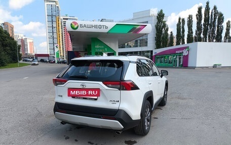 Toyota RAV4, 2024 год, 3 400 000 рублей, 7 фотография