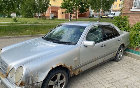Mercedes-Benz E-Класс, 1998 год, 180 000 рублей, 3 фотография