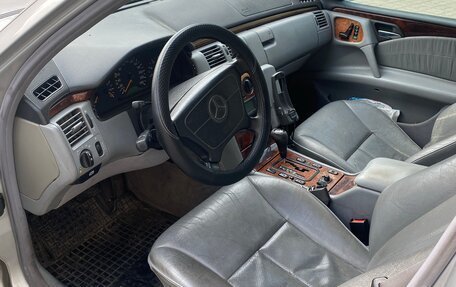 Mercedes-Benz E-Класс, 1998 год, 180 000 рублей, 5 фотография