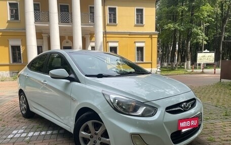 Hyundai Solaris II рестайлинг, 2011 год, 849 000 рублей, 2 фотография