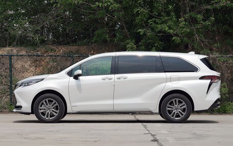 Toyota Sienna, 2022 год, 3 250 000 рублей, 5 фотография
