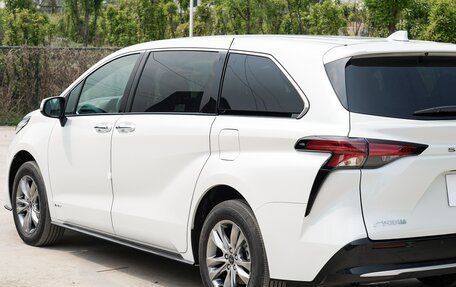 Toyota Sienna, 2022 год, 3 250 000 рублей, 7 фотография