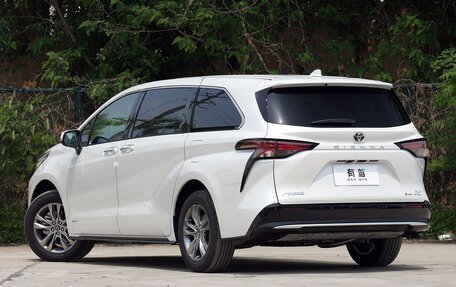 Toyota Sienna, 2022 год, 3 250 000 рублей, 16 фотография