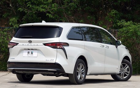 Toyota Sienna, 2022 год, 3 250 000 рублей, 13 фотография
