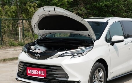 Toyota Sienna, 2022 год, 3 250 000 рублей, 20 фотография