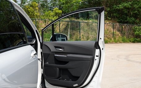 Toyota Sienna, 2022 год, 3 250 000 рублей, 22 фотография