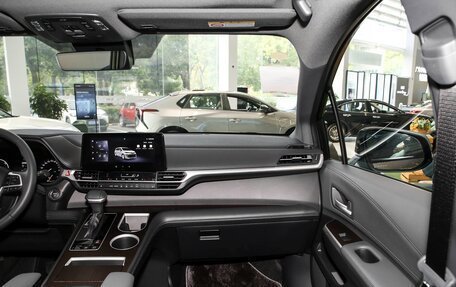 Toyota Sienna, 2022 год, 3 250 000 рублей, 34 фотография