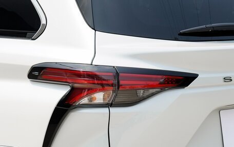 Toyota Sienna, 2022 год, 3 250 000 рублей, 23 фотография