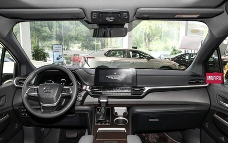 Toyota Sienna, 2022 год, 3 250 000 рублей, 29 фотография